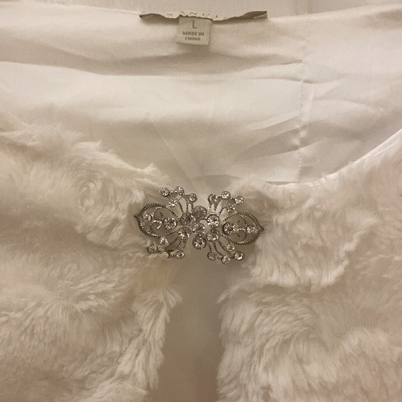 Glamorous faux fur cream color cropped jacket - Picture 3 of 6